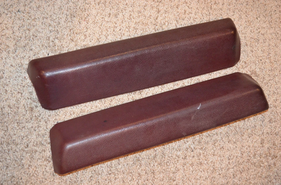 1975 1976 1977 CHEVROLET MONTE CARLO ARMREST DOOR PANEL ARM RESTS MAROON PAIR Foto 4 de 4