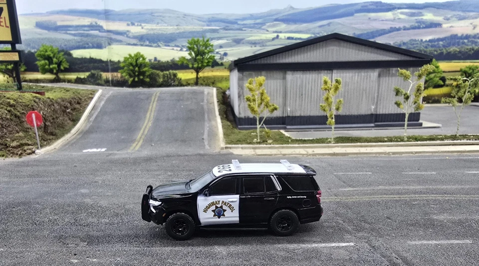 Greenlight 1/64 scale Hot Pursuit 2021 Chevrolet Tahoe Police California Highway - Image 3 of 4