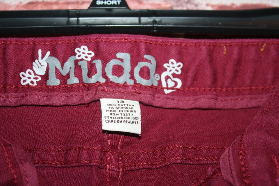 Pantalones de mezclilla ajustados Mudd para mujer talla 13 borgoña botones cierre bolsillos Foto 3 de 4