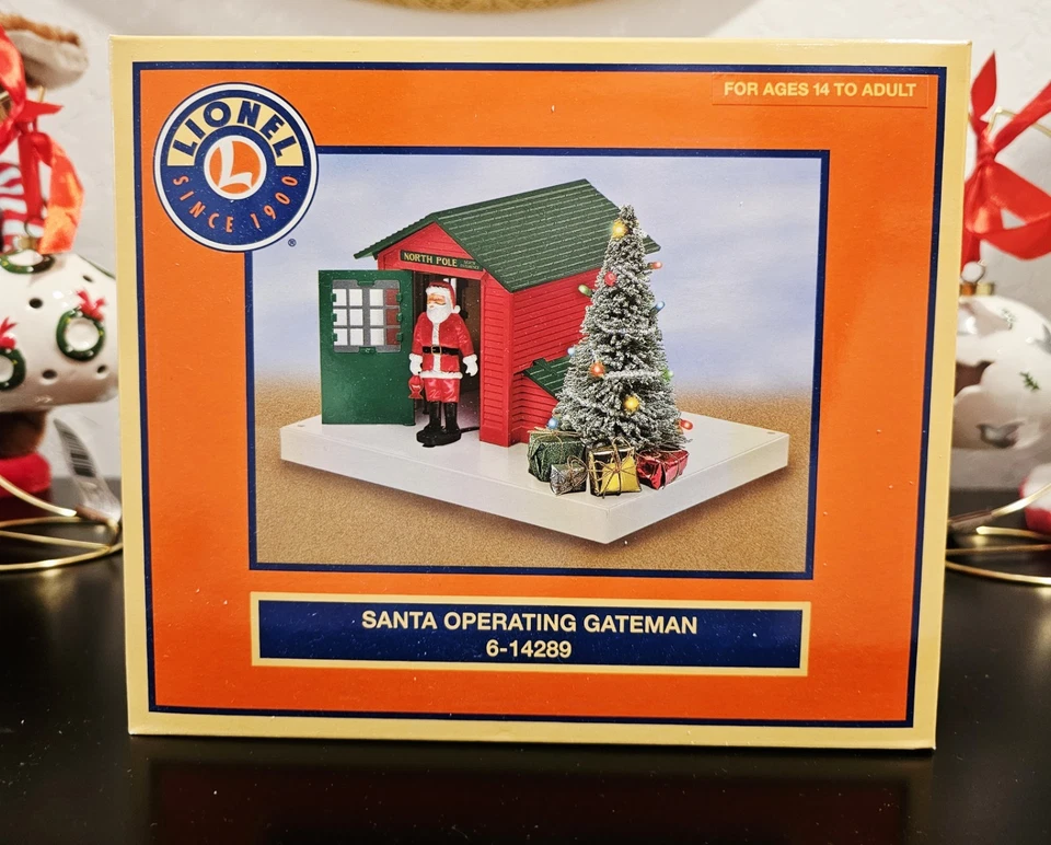 Lionel 6-14289 O Gauge North Pole Santa Operating Auto Gateman /NEW - Image 2 of 3