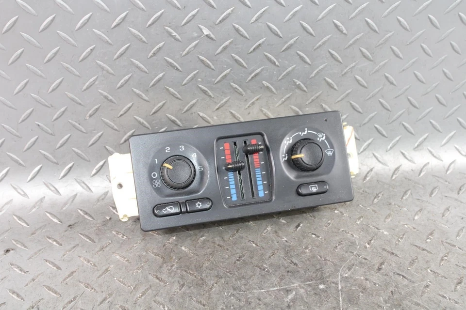 05-06 Tahoe Electronic Dashboard Dash Dual Zone Manual Heat AC Climate Control Foto 3 de 4