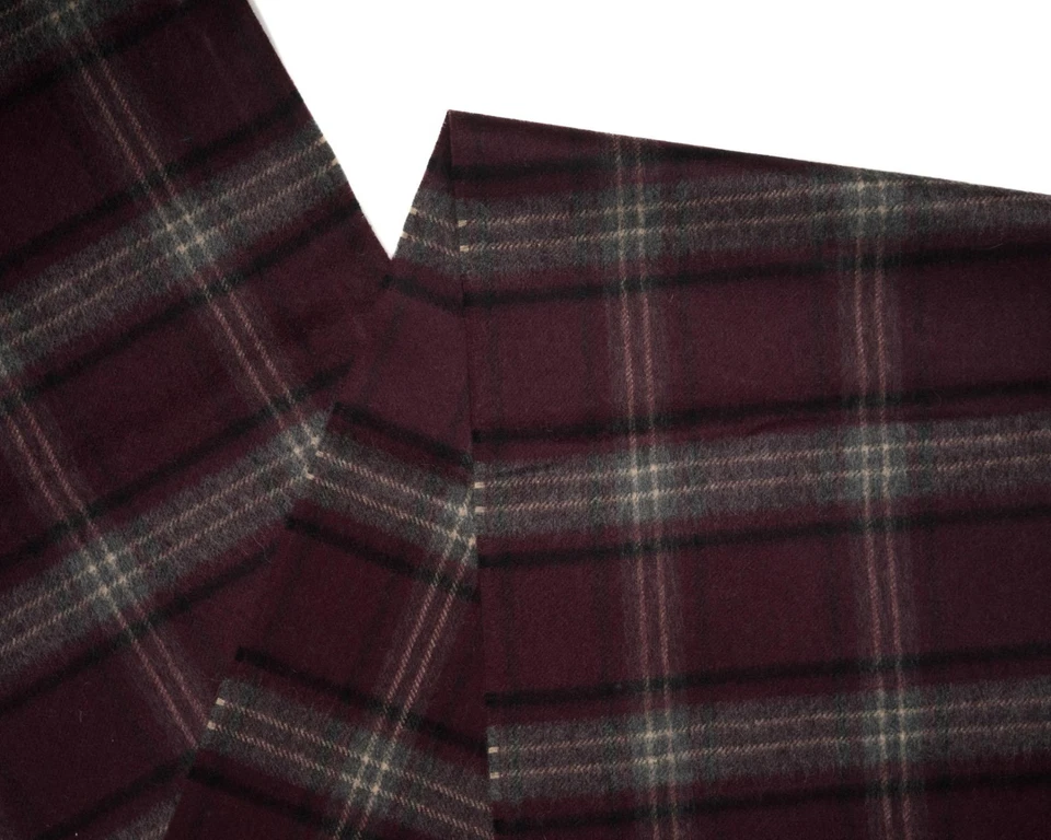 Bufanda Kiton $1,950 NUEVA CON ETIQUETAS Gris Púrpura a Cuadros 100% Cachemira Bebé Flecos 70"X14" Foto 2 de 3