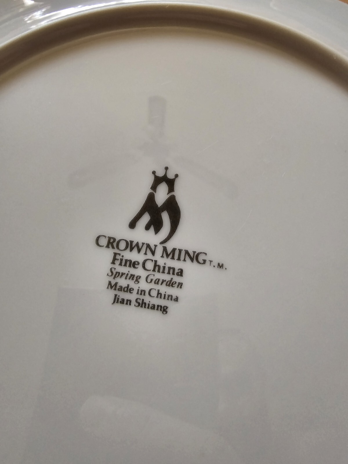 Crown Ming Fine China Jian Shiang Set of 11 Dinner Plates
