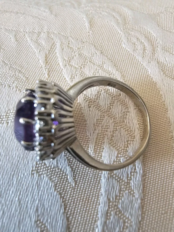 585 Goldring Vintage mit 18 Brillanten und wertvollen, großen, dunklen Amethyst. - Bild 3 von 4