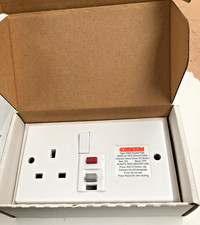 13A 1g 1 gang RCD Latching Socket white plastic Contactum 4902