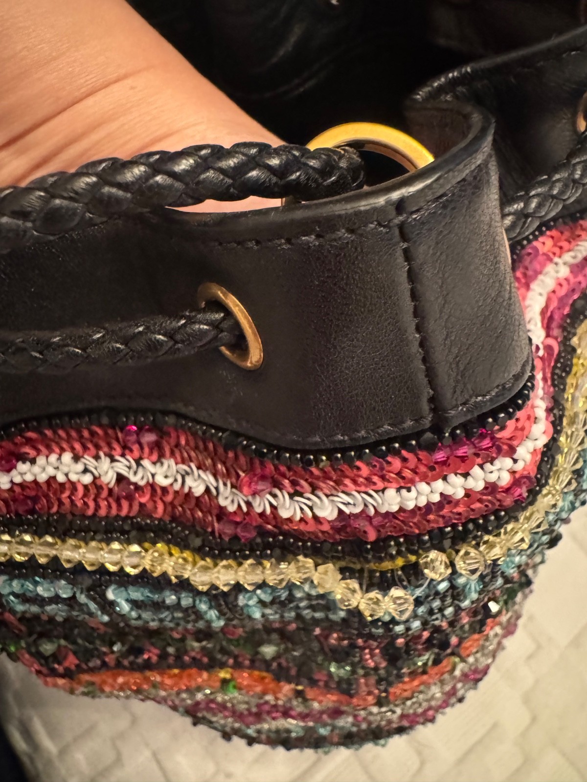 Splendida borsa a tracolla secchiello piccola impreziosita Saint Laurent