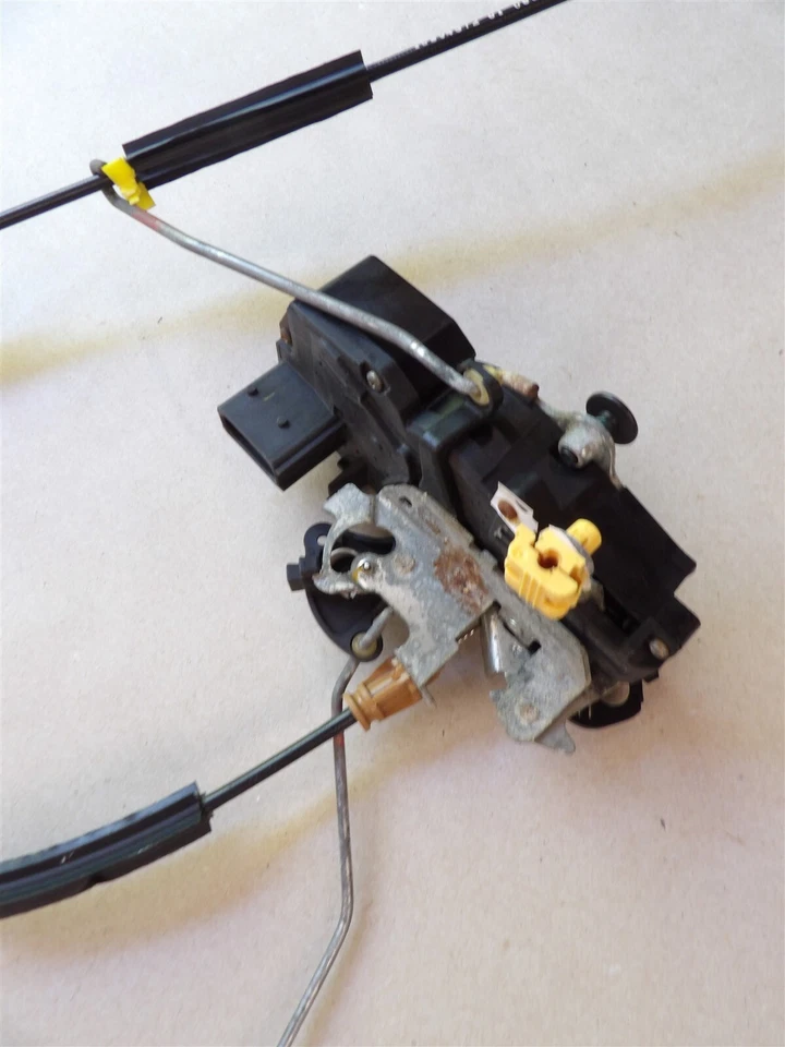 LH DRIVERS TRAVA DA PORTA DIANTEIRA POTÊNCIA 15877582 10-2014 GMC YUKON SUBURBAN TAHOE FABRICANTE DE EQUIPAMENTO ORIGINAL - Imagem 3 de 3