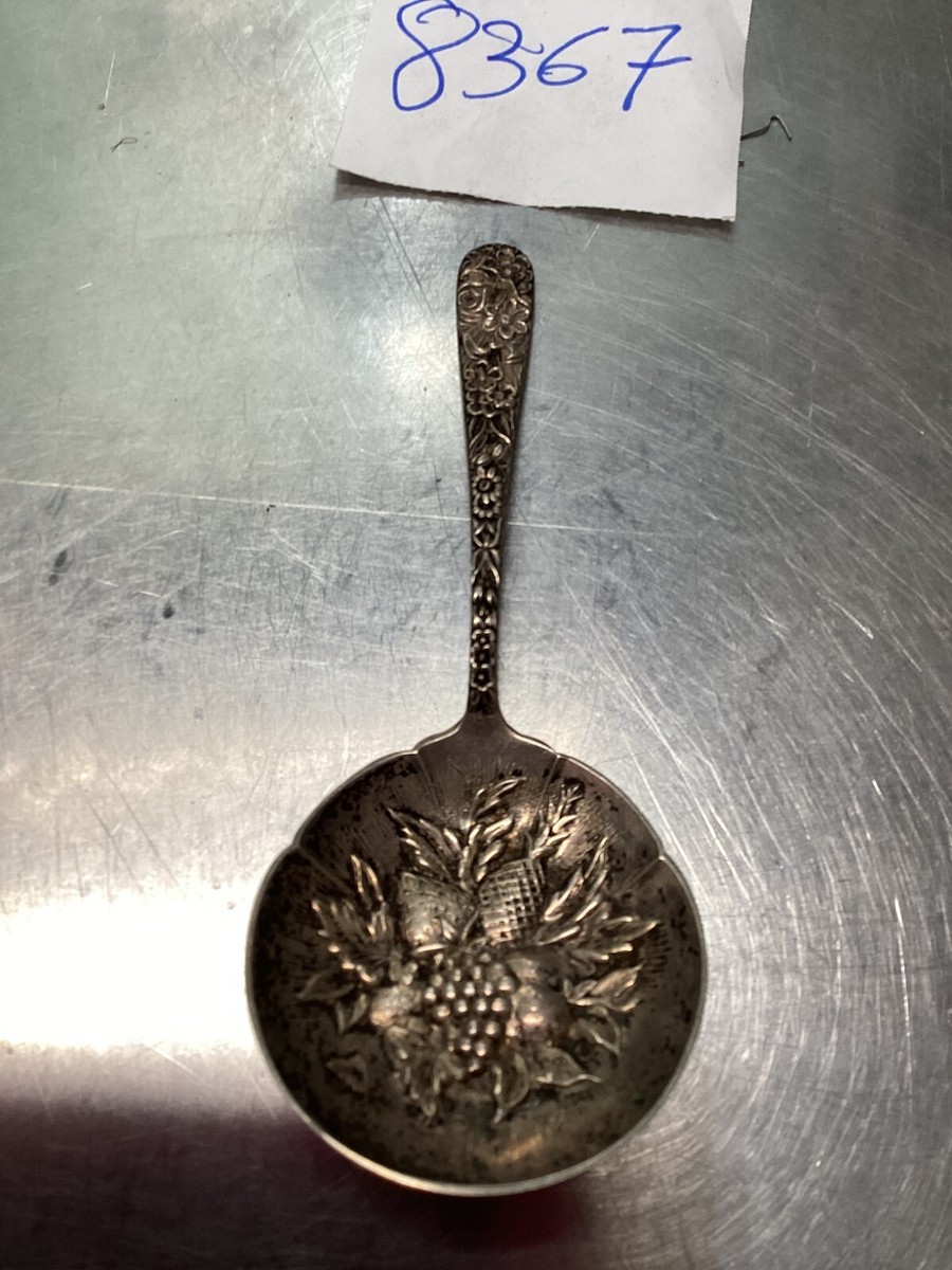 S.Kirk & Son ボンボンスプーン スターリングシルバー　ビンテージ Vintage S.Kirk & Son Repousse Sterling Silver Bon Bon Server