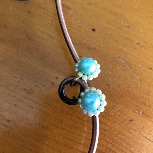Pretty Pair of Vintage Screw On Post Style Blue and White Flower Earrings - Picture 4 of 11