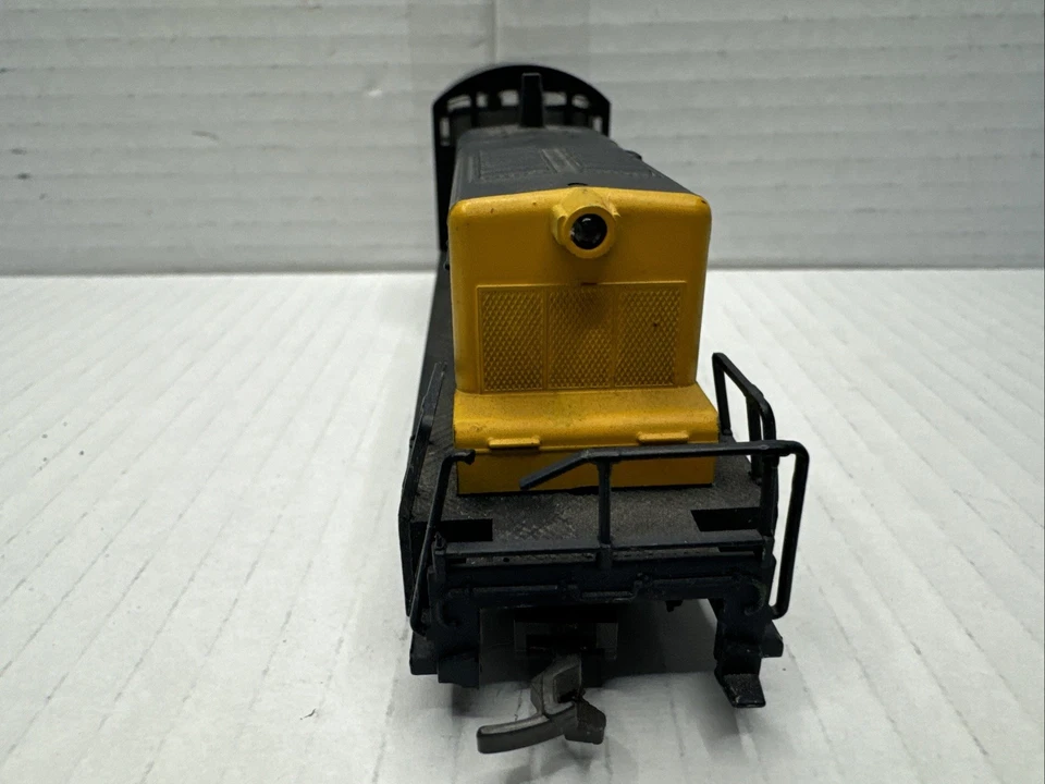 AHM Ho Scale Santa Fe Diesel Locomotive Switcher #2325 For Train Set Layout - Image 2 of 4