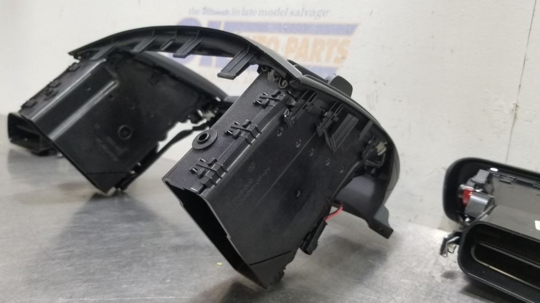 19 2019 MASERATI LEVANTE OEM DASH RADIO BEZEL WOOD GRAIN 