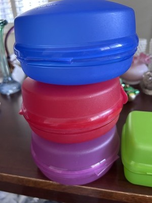 3 Round Tupperware Sandwich or Bagel Keepers 1 Rectangle Keeper