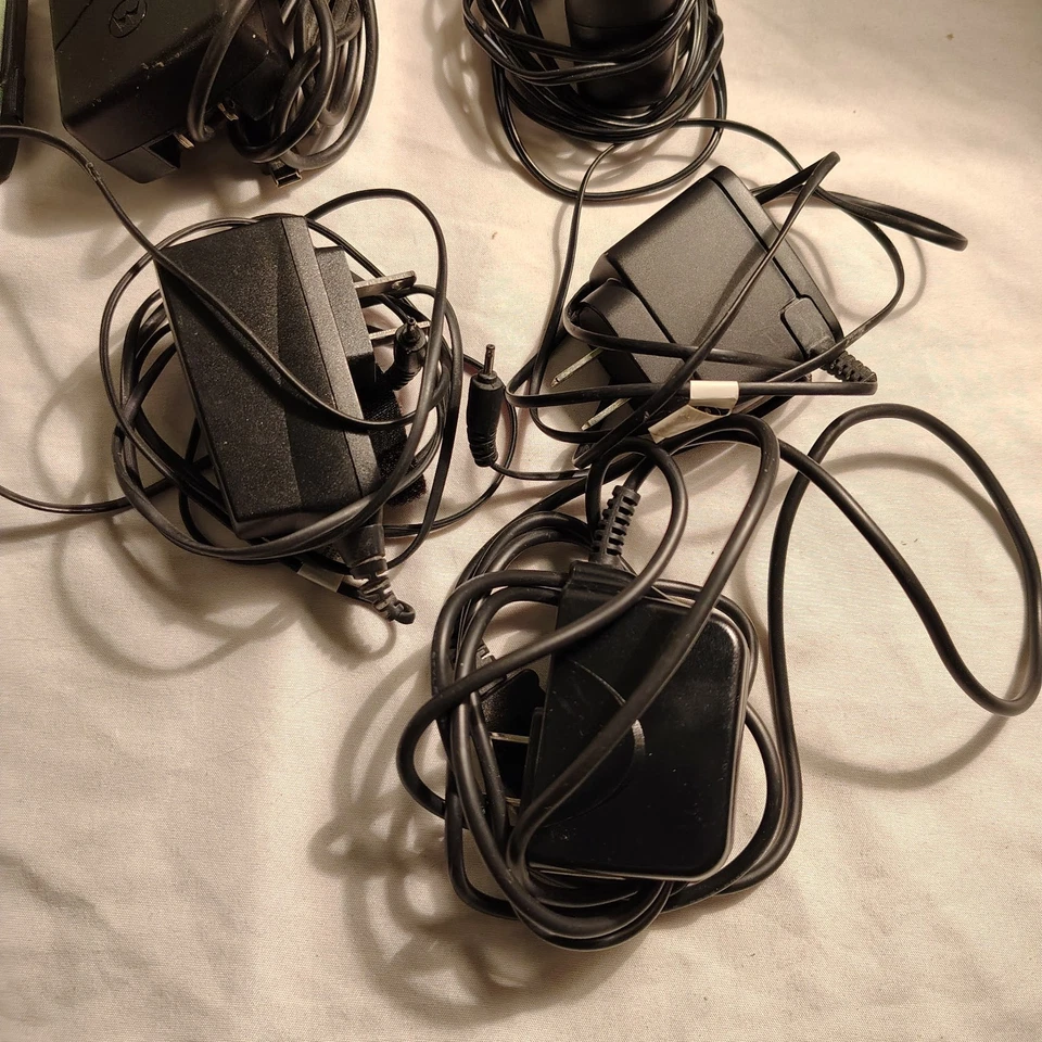 LOTE VINTAGE DE 7 Teléfonos con Funda Cables Manuales Motorola Samsung LG Foto 2 de 4