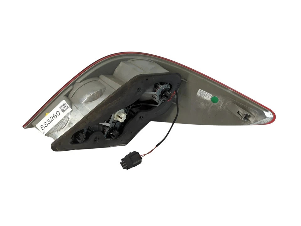 2006–2007 梅赛德斯-奔驰 R500 发球杆左侧尾灯原始设备制造商 — 第 3/4 张图片