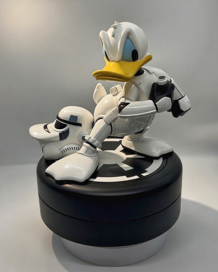 Disney Star Wars Donald Duck Stormtrooper LE1977 Costa Alavezos