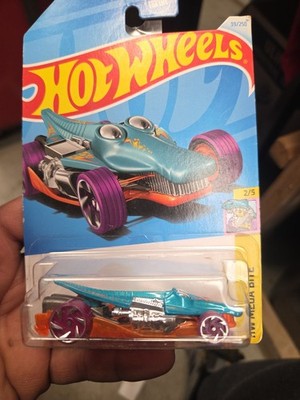 Hot Wheels HW Mega Bite 2/5 Croc Rod 39/250 Blue