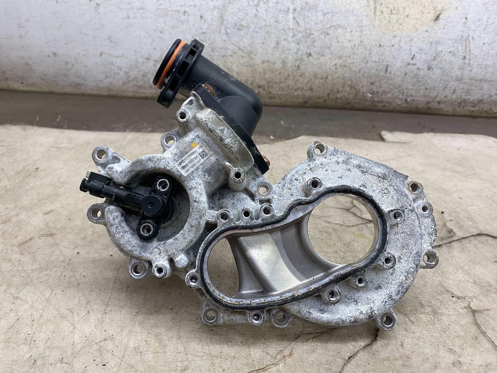 2020-2025 ASTON MARTIN DBX OEM 4.0L THERMOSTAT HEATER HOUSING 1772000815