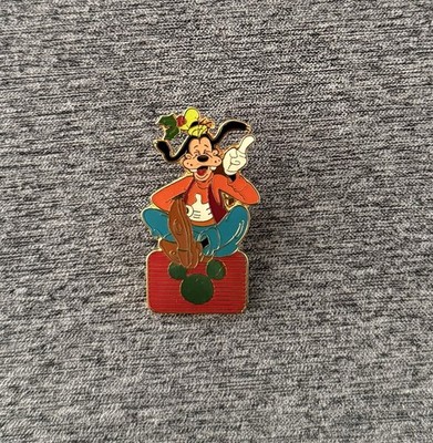DISNEY CHANNEL GOOFY LAUGHING WITH HOLLY IN HIS HAT PIN ~ FREE SHIPPING