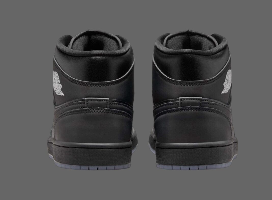 Nike Air Jordan 1 Mid ブラック/ブラック The Air Jordan 1 Mid Black Metallic is Available Now