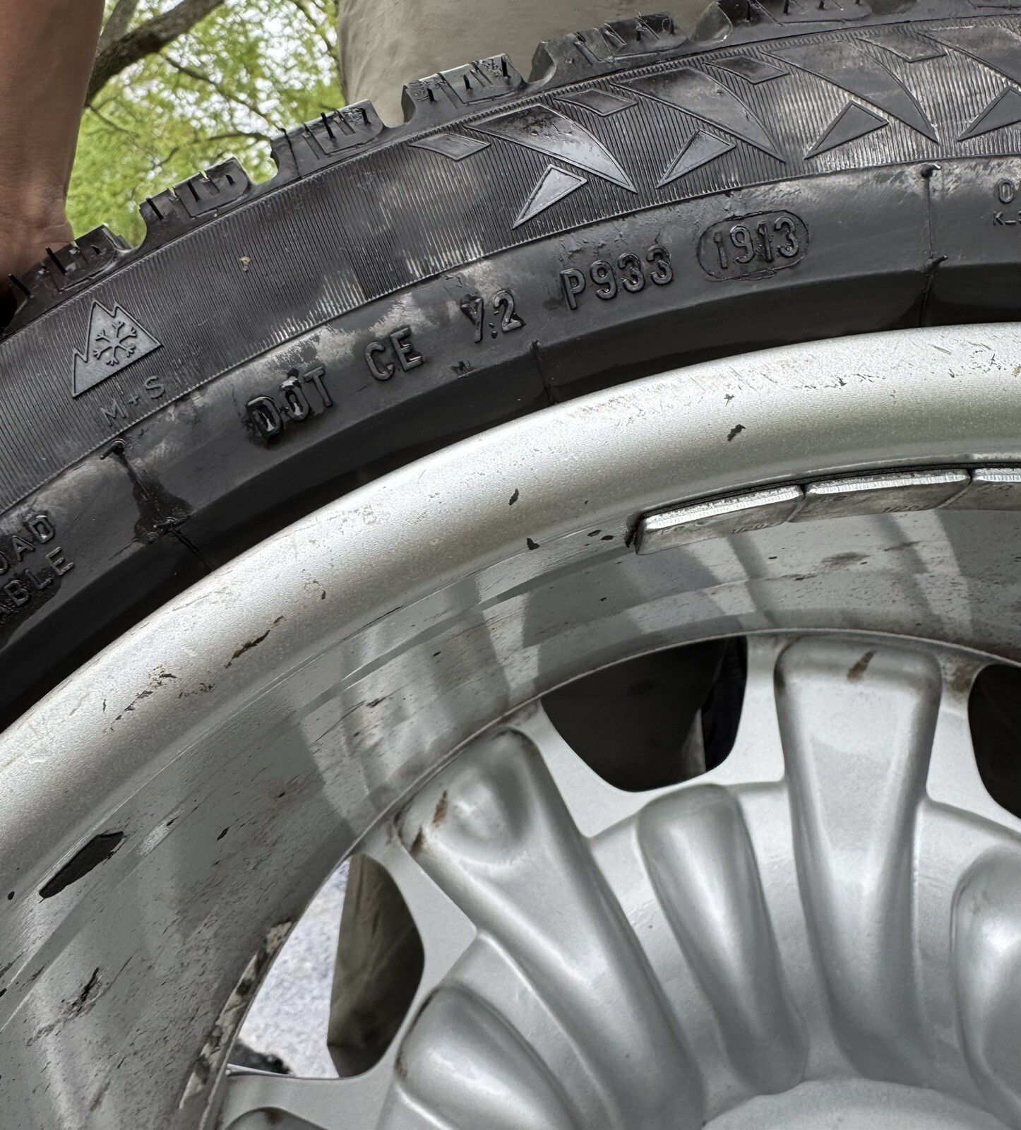 Bentley Rims And Perrelli Tires 275/40R19 Winter Low Miles OEM Original