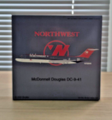 InFlight 1/200 B-941-NW-750 Northwest Airlines McDonnell Douglas