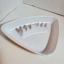 Ges-Line 361  triangle mid-century modern ashtray (B-1)