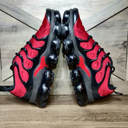 vapormax tn black and red