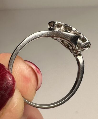 Stunning Vintage 3 Stone Diamond Ring in Platinum Size O 1/2 - Picture 8 of 15