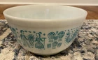 Pyrex 402 Amish Butterprint Mixing Bowl - 1.5qt White/Turquoise