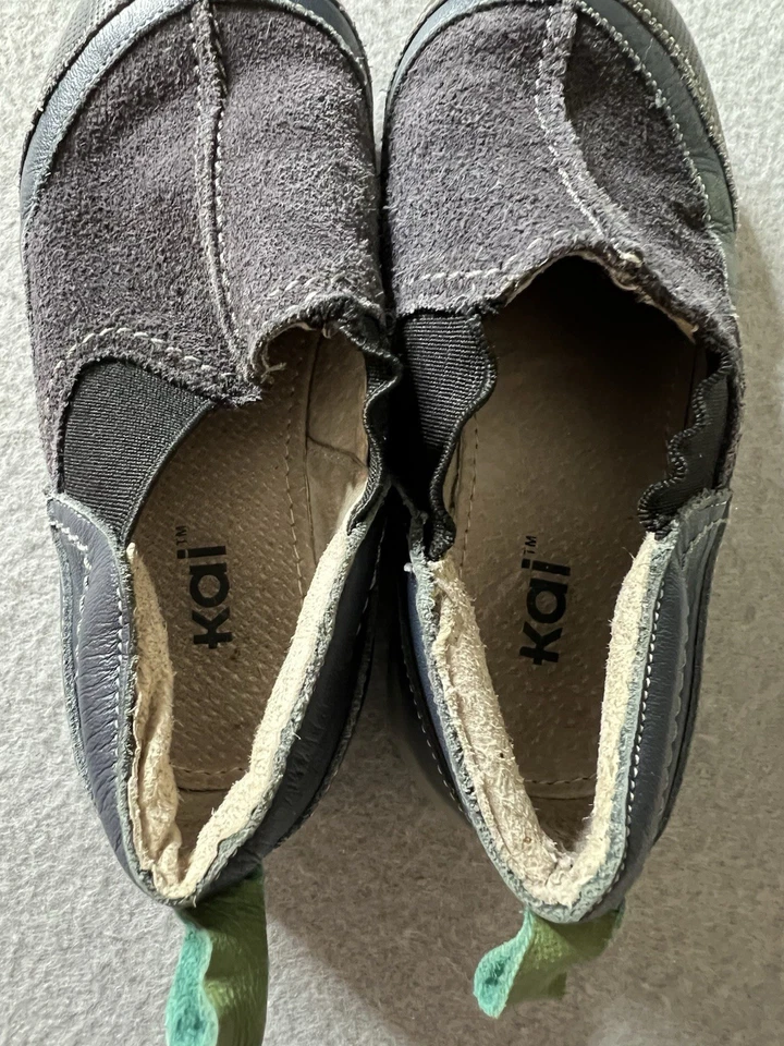 Zapatos sin cordones Kai niños pequeños 10 gamuza negro azul marino marrón gris clásico Foto 4 de 4