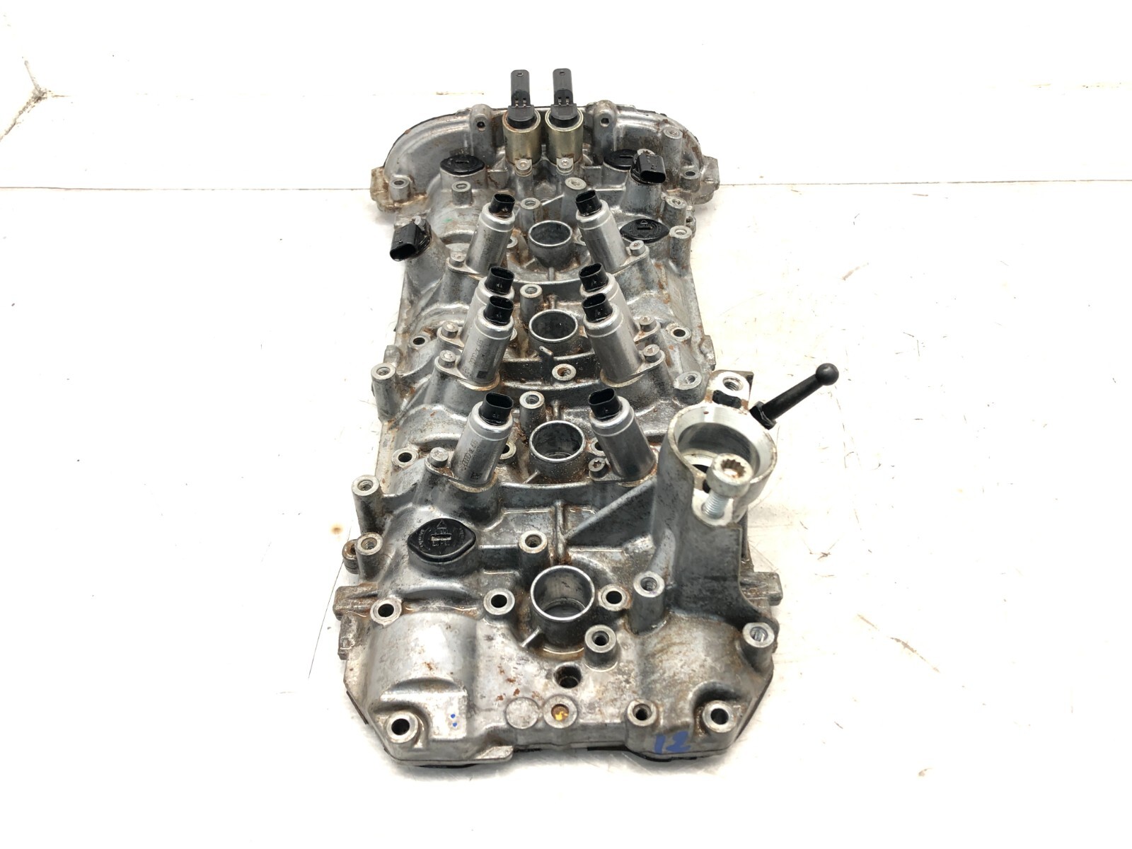 2014-2018 BENTLEY FLYING SPUR 4.0L V8 RIGHT PASS FRONT CYLINDER HEAD VALVE COVER