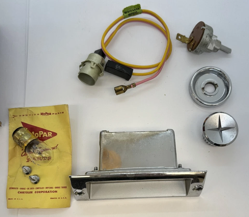 Desoto Dodge 880 1961-1964 Accesorios Mapa Luz Lámpara Paquete 2257726 Nuevo de Lote Antiguo Foto 3 de 4