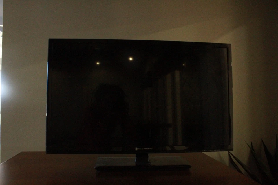 Dolby Audio 1080p Element 32" HD LED TV Item #: ELEFT326 - Image 2 of 4