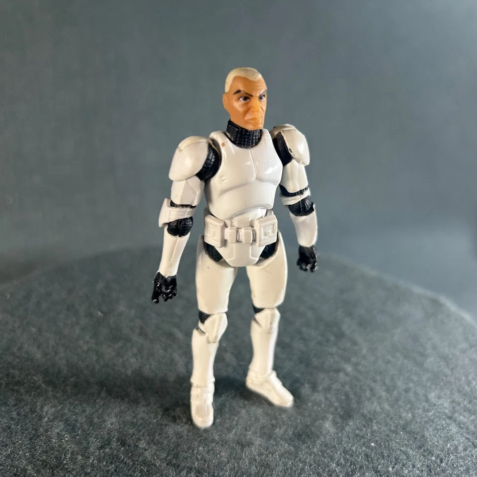 Star Wars The Clone Wars Captain 3.75 Inch Action Figure 2008 Hasbro - Image 4 of 4
