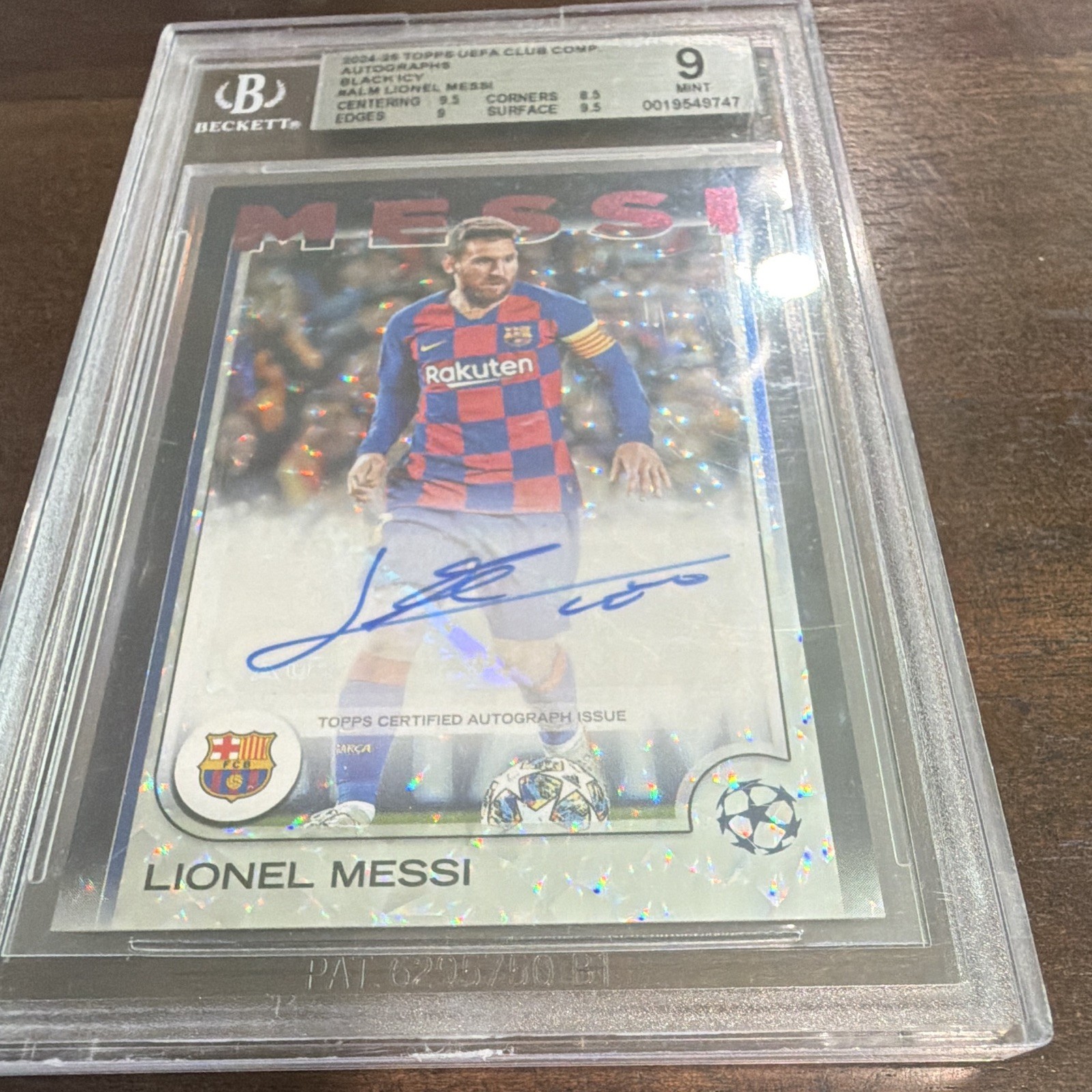 Topps UEFA Club Competitions Autographs Lionel Messi A-LM Icy Black /10 view 3