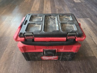 MILWAUKEE 0970 20 M18 FUEL PACKOUT CORDLESS 2.5 GAL. WET/DRY VACUUM