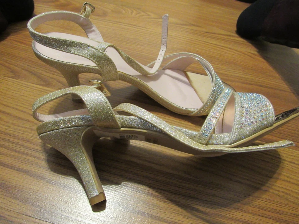 CAMILLE LA VIE, MUJER NUEVO ORO HECHO POR EL HOMBRE 2.5" TACÓN NOCHE ESTRÁS TALLA 7 Foto 3 de 4