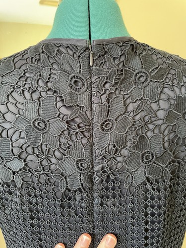 Ann Taylor Navy Crochet Lace Overlay Sheath Sleeveless Dress SZ 8 - Picture 7 of 9