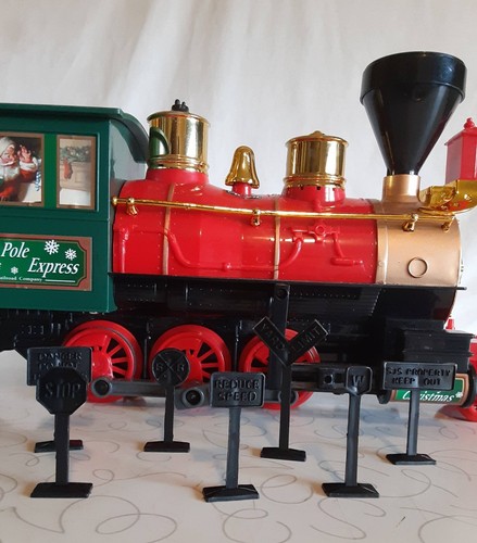 North Pole Express Train Set Scientific Toys LTD 2017 Gold Series - Picture 7 of 7