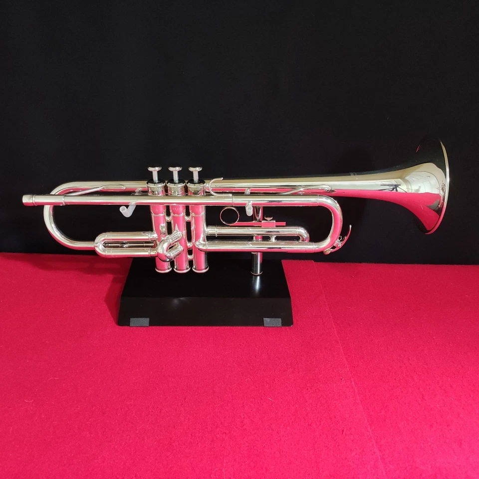 雅马哈小号 YTR-1335S 银色带吹嘴和盒子 — 第 2/4 张图片