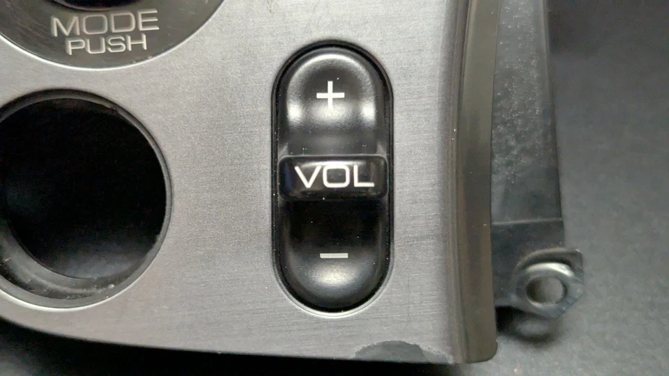 PANEL DE CONTROL DE VOLUMEN DE AUDIO HONDA S2000 RADIO GRIS OEM - Sin botón de arranque Foto 2 de 3