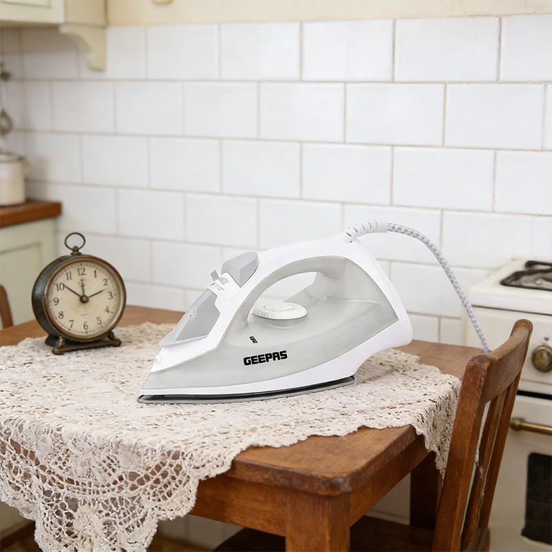 1300W Clothes Steam Iron Electric Steam Iron with 210mL Tank Ceramic Soleplate