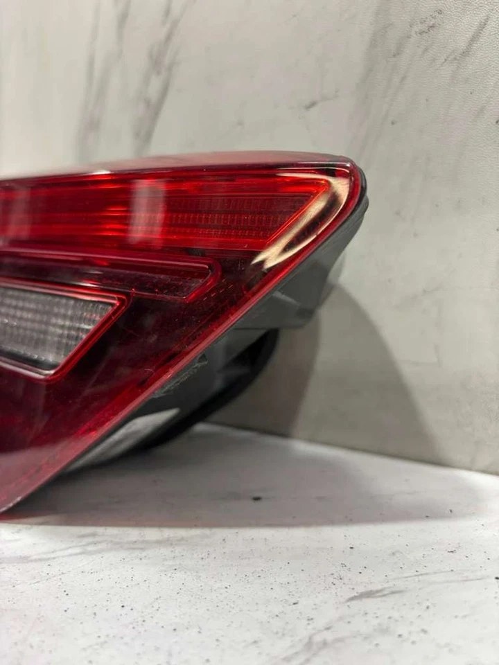 2018 2024 VOLKSWAGEN TIGUAN ВНУТРЕННИЙ ЗАДНИЙ ФОНАРЬ ОТ ОРИГИНАЛЬНОГО ПРОИЗВОДИТЕЛЯ ЛЕВЫЙ СВЕТОДИОДНЫЙ СО СТОРОНЫ ВОДИТЕЛЯ 5NN945093 - Изображение 4 из 4