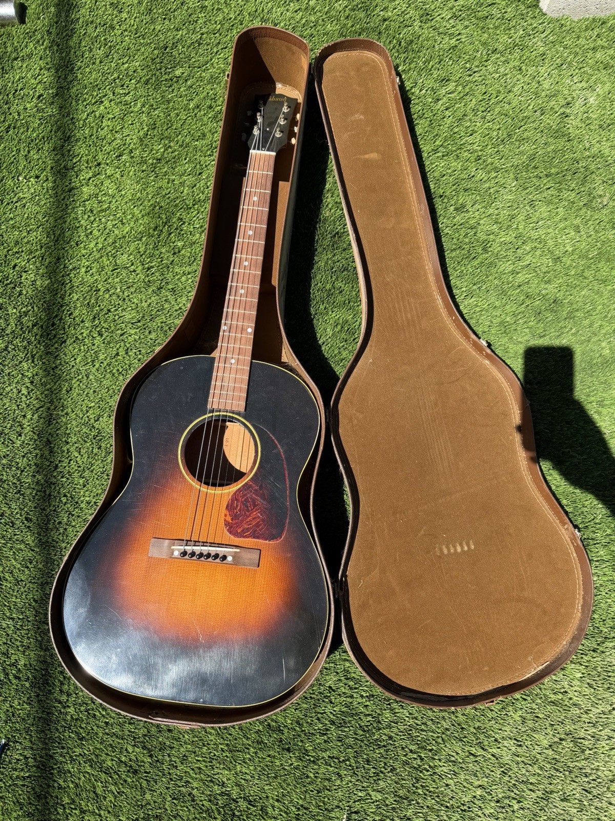 Vintage Gibson LG-1 Acoustic Guitar Sunburst 6-String RH w /  Hard Case