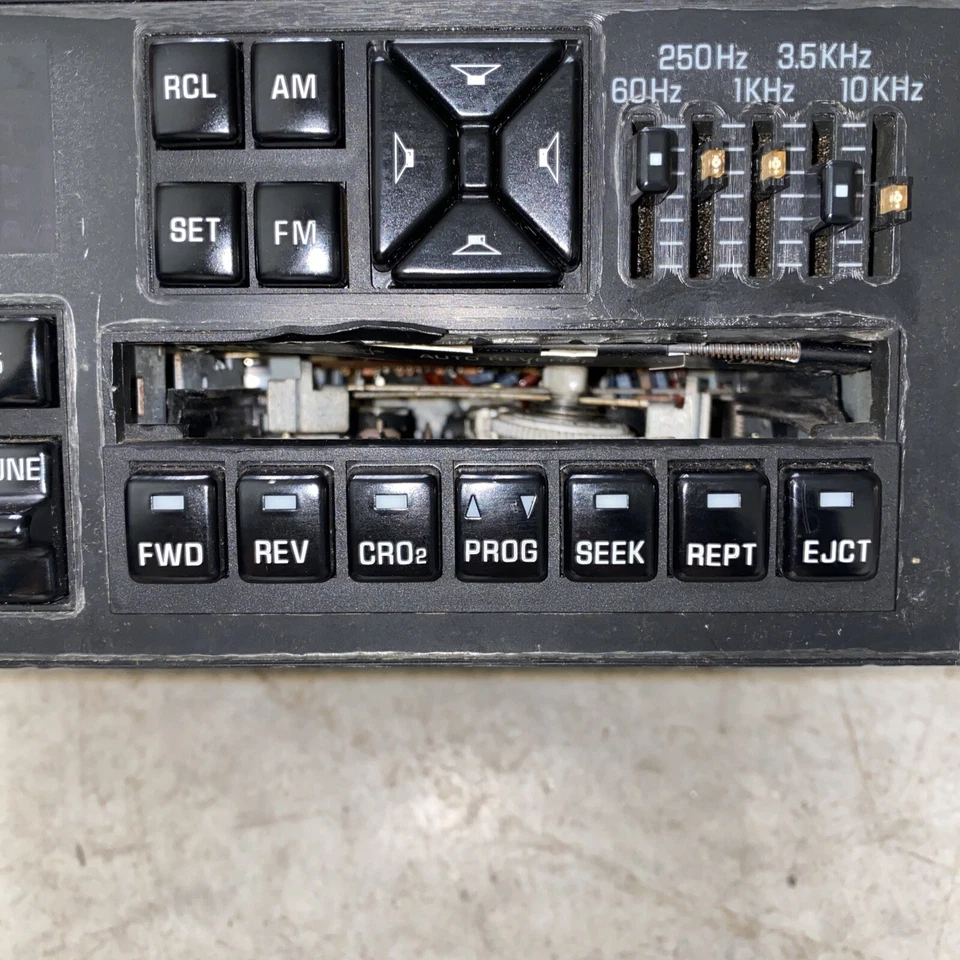 Ecualizador de radio casete AM/FM Buick Reatta 1990-1991 16085374 - OEM - Foto 2 de 4