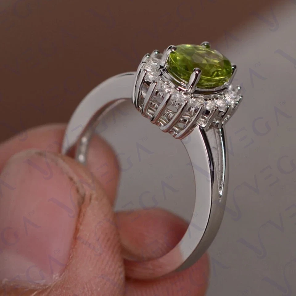 Anel de noivado folheado a ouro branco 18K com peridoto natural e diamante corte oval 3,54 quilates - Imagem 3 de 4