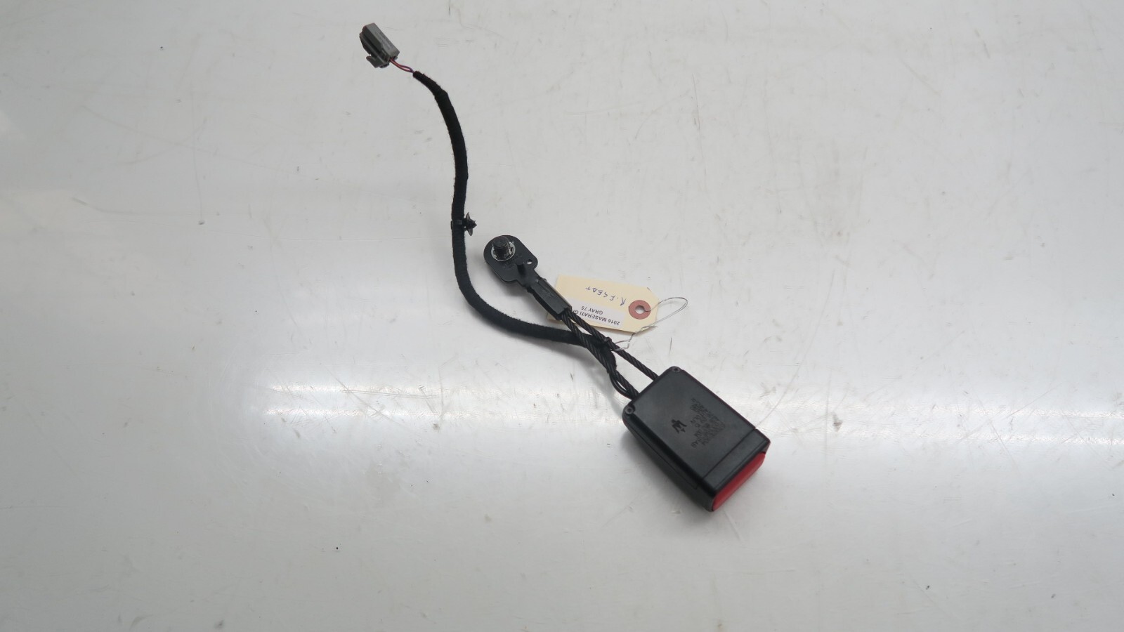 2014-2019 Maserati Ghibli OEM Right Front Passenger Seat Belt Buckle 670016904