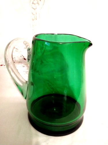 Med size Vtg Emerald Green Hand Blown Glass Water or drink Pitcher clear handle - Picture 2 of 9