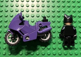 VINTAGE LEGO Batman 2006 CAT WOMAN Minifigure bat003 7779 bike purple rare