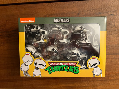 NECA Toys TMNT (CARTOON): MOUSERS ULTIMATE PACK (x6 Mousers + Accessories) (NEW)